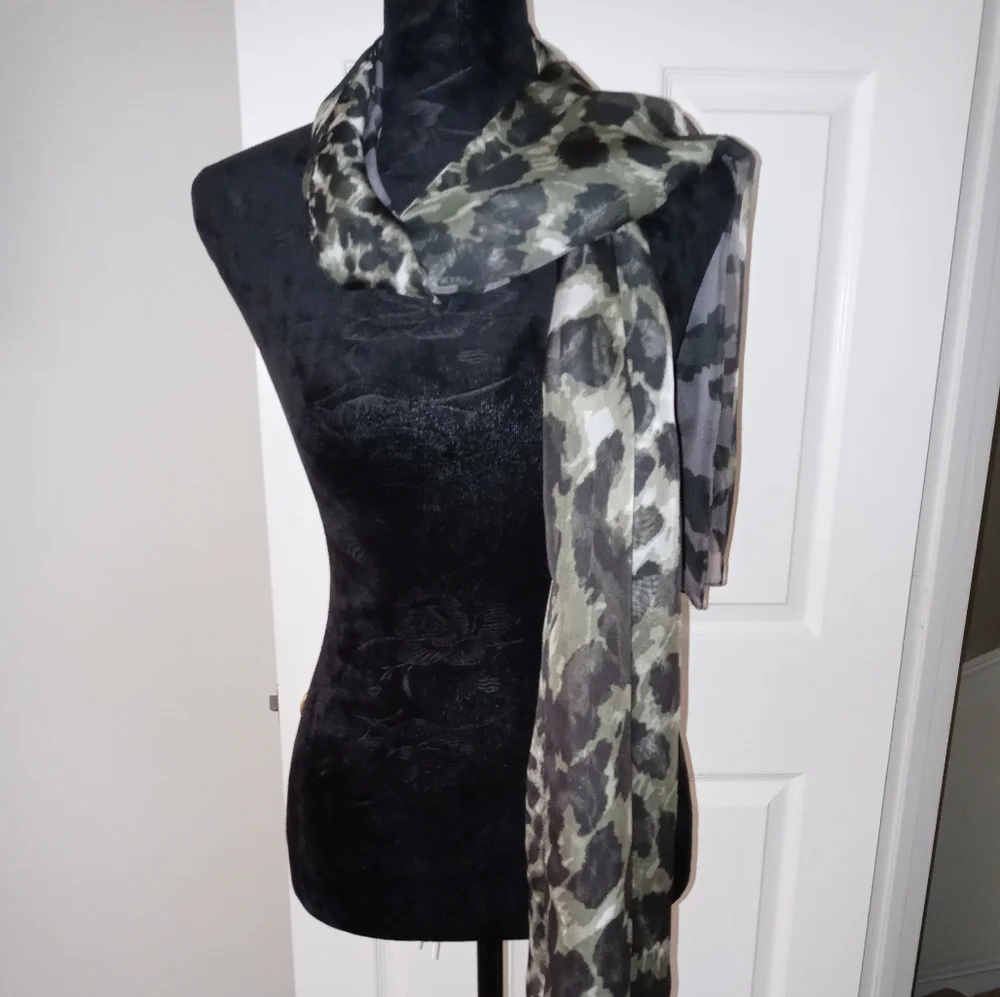 Scarf - Picture 1 of 3